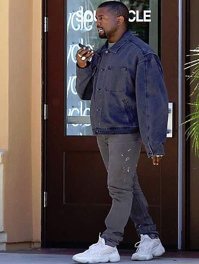 Kanye West фото в кроссовках adidas yeezy 500